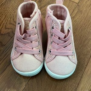 Baby girl size 2 high top pink glitter shoe, never worn